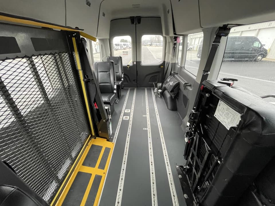 2022 Ford 350 XL/XLT Transit - Image 8