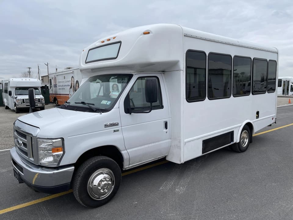 2019 Ford E350 Starcraft - Image 1