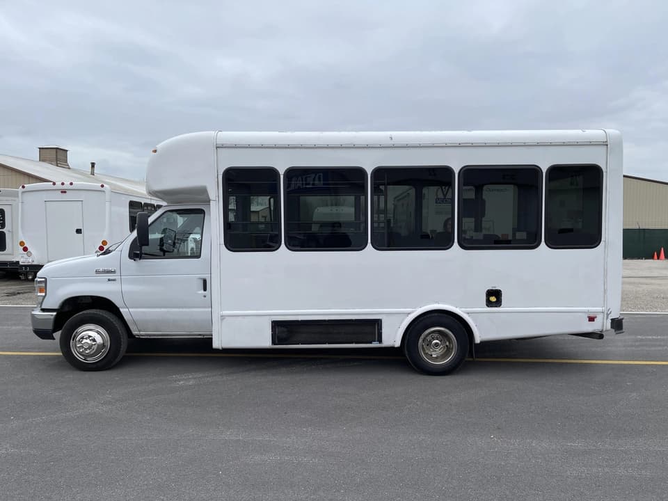 2019 Ford E350 Starcraft - Image 2