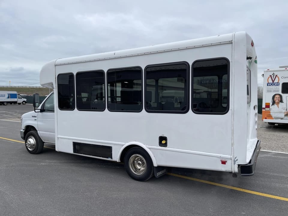 2019 Ford E350 Starcraft - Image 3