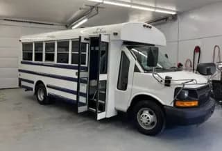2015 Chevrolet Express 3500 bus