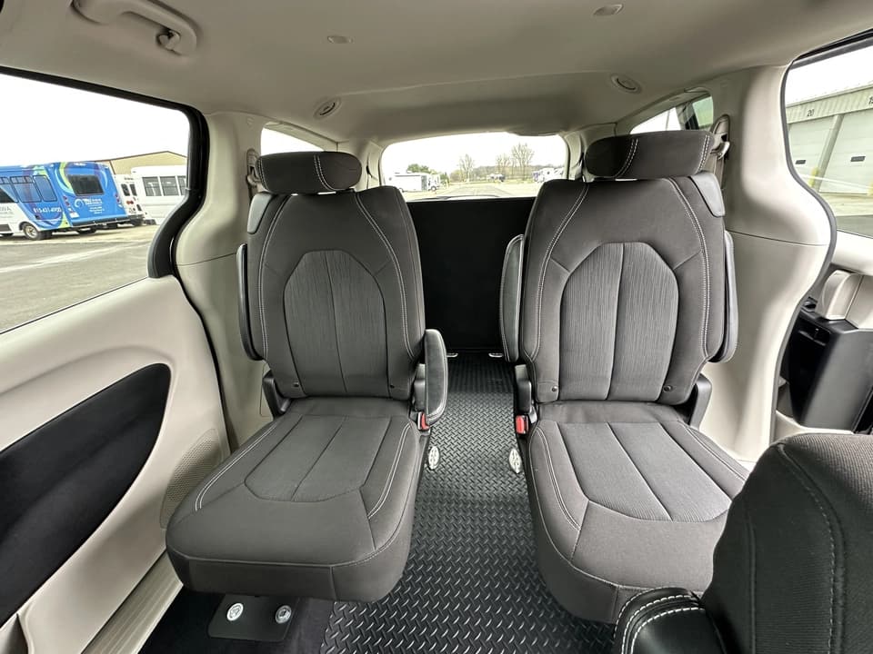 2024 Chrysler Voyager LX Chrysler - Image 11