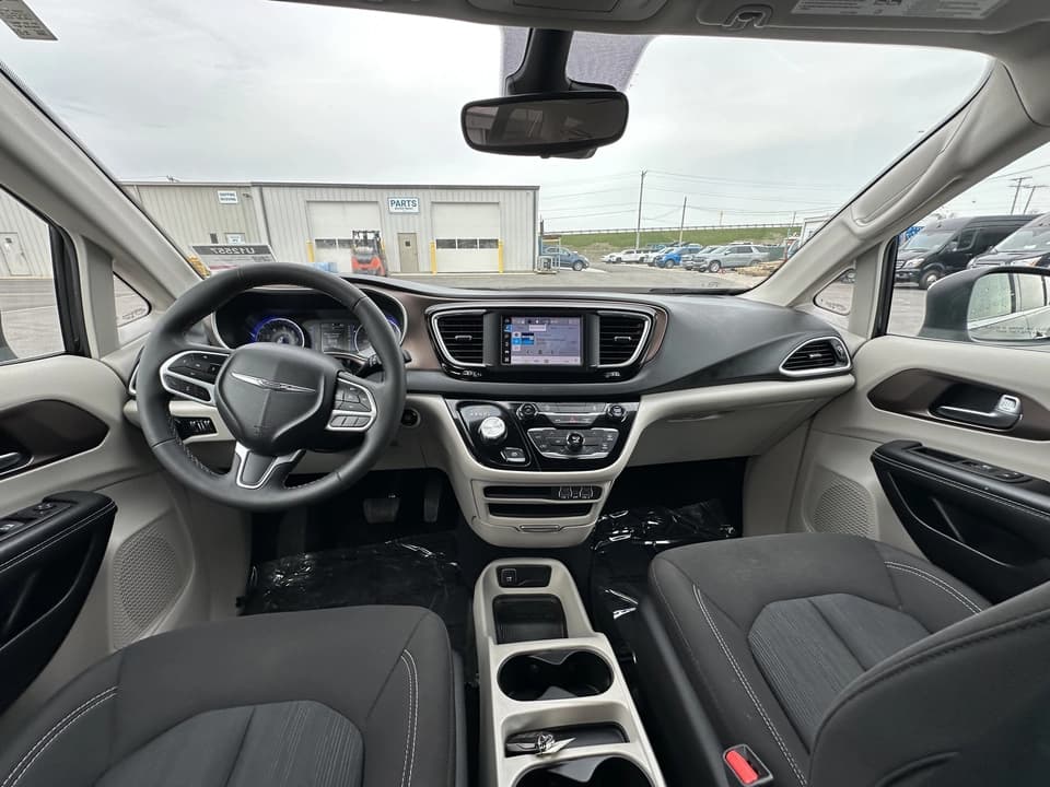 2024 Chrysler Voyager LX Chrysler - Image 12