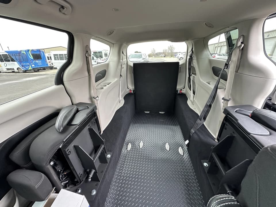 2024 Chrysler Voyager LX Chrysler - Image 10