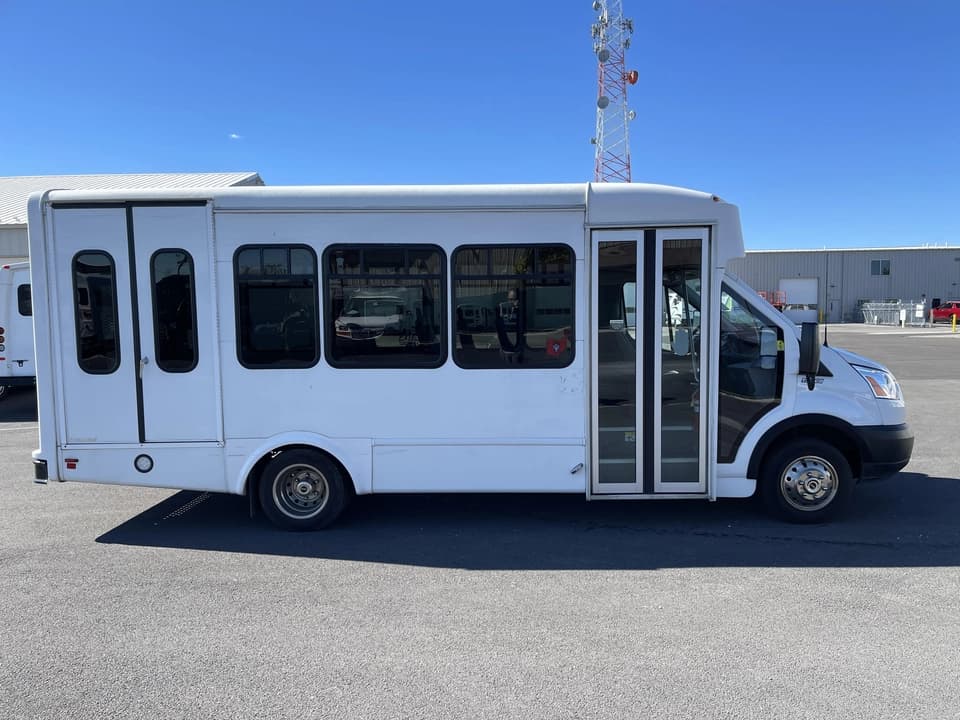 2019 Ford Transit 250 Glaval - Image 2
