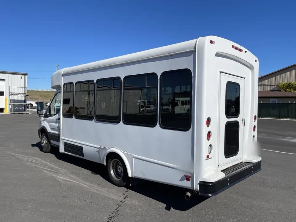 2019 Ford Transit 250 Glaval - Image 4