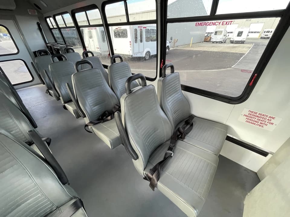 2019 Ford E450 Elkhart Coach - Image 11