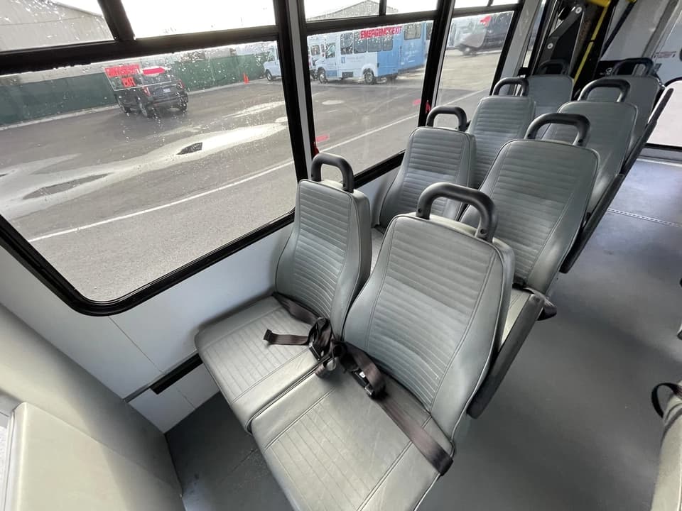 2019 Ford E450 Elkhart Coach - Image 12