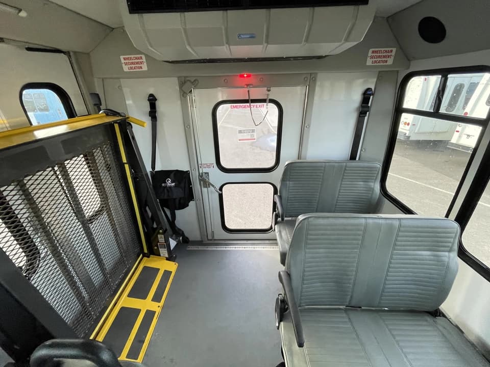2019 Ford E450 Elkhart Coach - Image 14