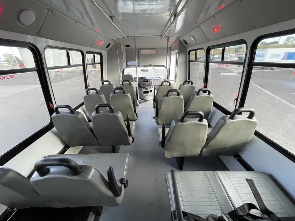 2019 Ford E450 Elkhart Coach - Image 15