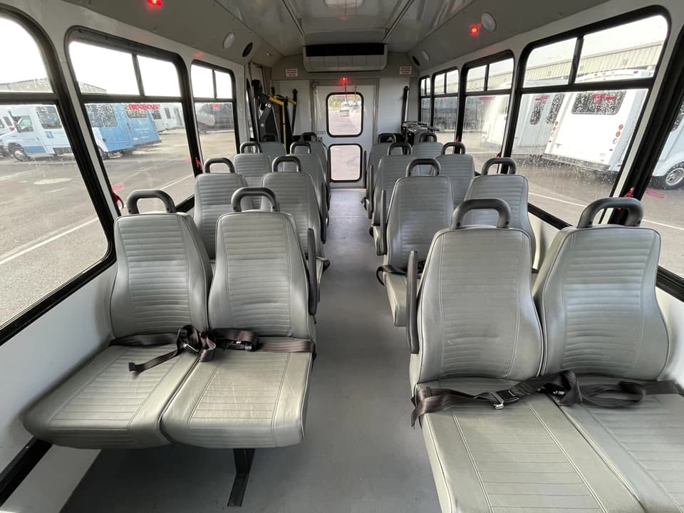 2019 Ford E450 Elkhart Coach - Image 10