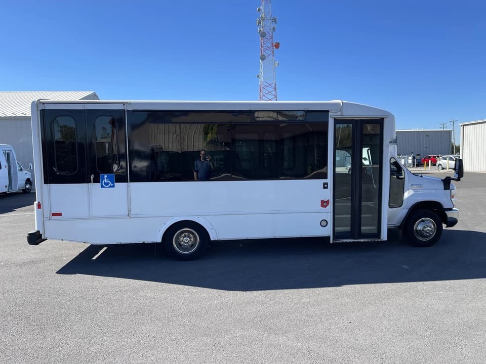 2017 Ford E450 Turtle Top - Image 2