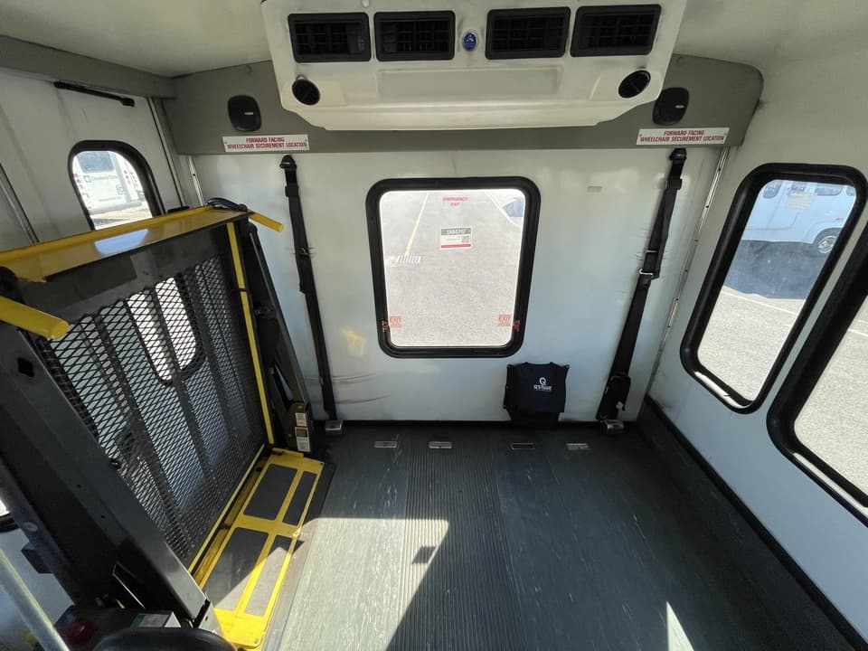 2017 Ford E450 Turtle Top - Image 12