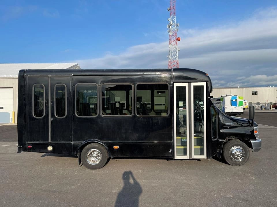 2018 Ford E350 Startrans - Image 2