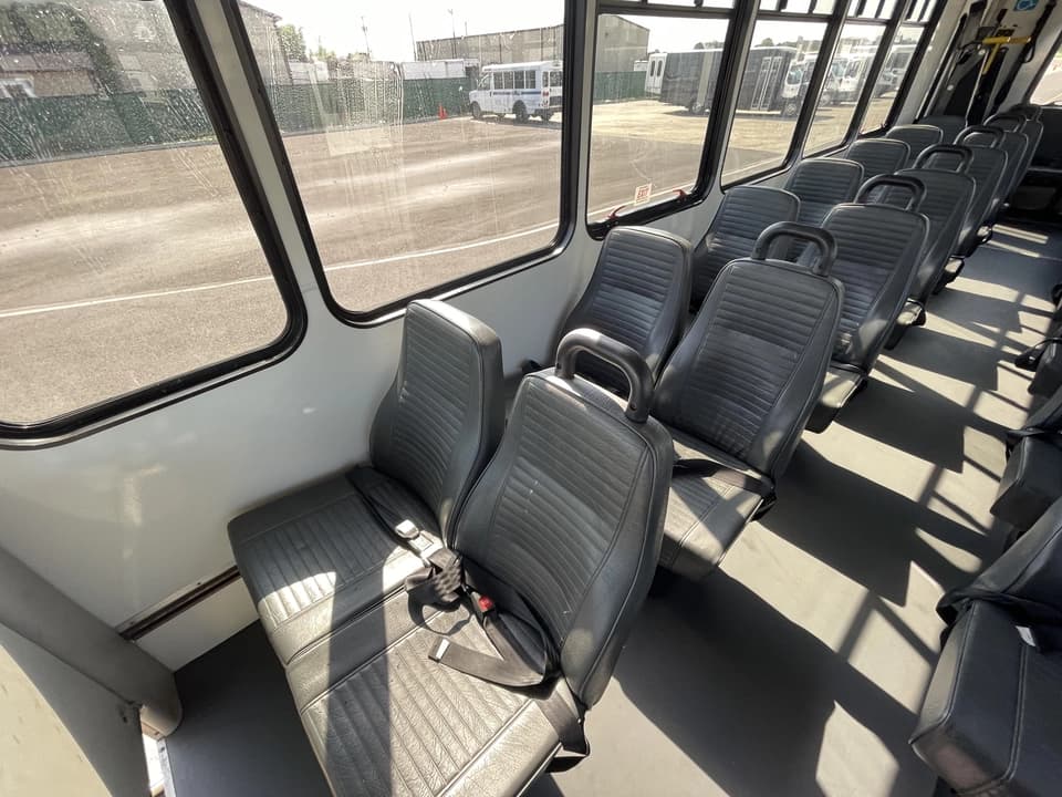 2016 Ford Starcraft Shuttle Bus - Image 11