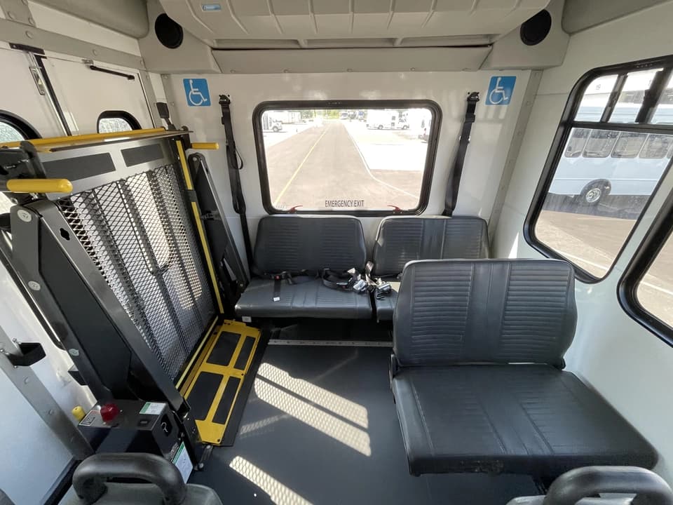2016 Ford Starcraft Shuttle Bus - Image 12