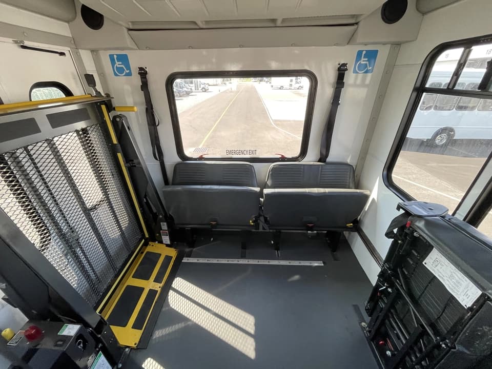 2016 Ford Starcraft Shuttle Bus - Image 13