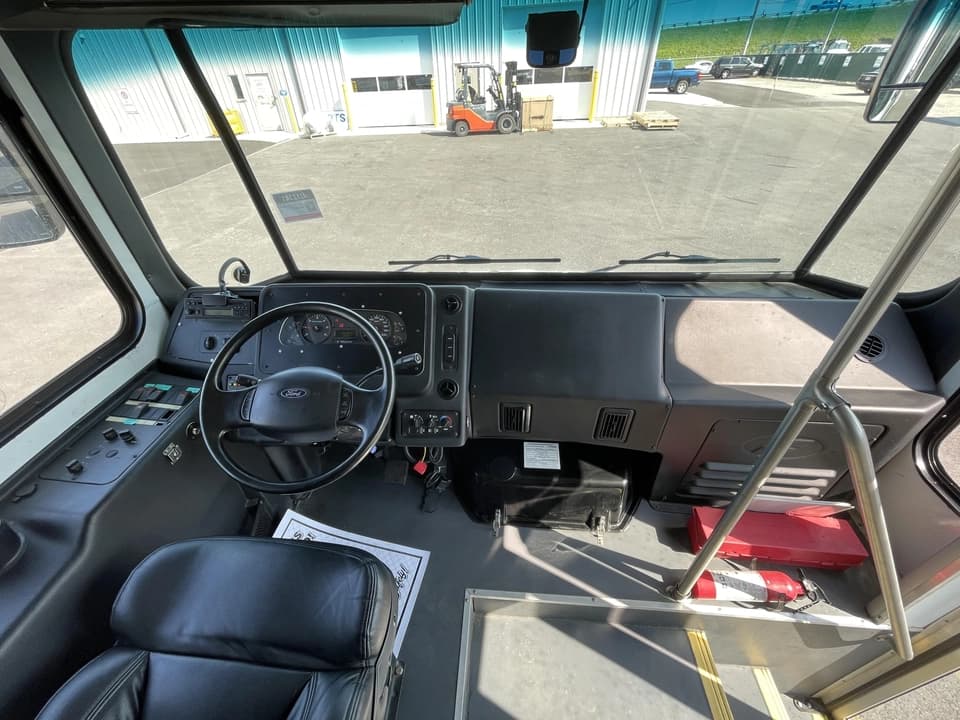 2016 Ford Starcraft Shuttle Bus - Image 15