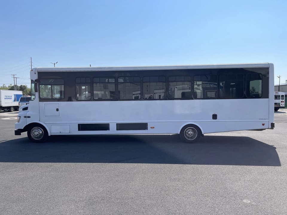2016 Ford Starcraft Shuttle Bus - Image 6