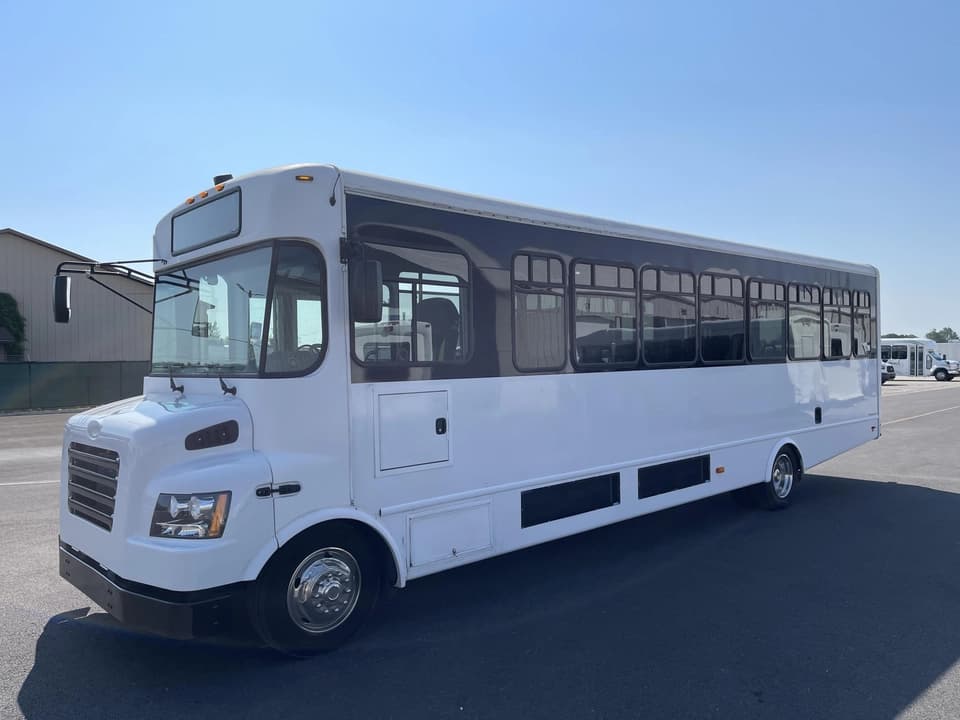 2016 Ford Starcraft Shuttle Bus - Image 7
