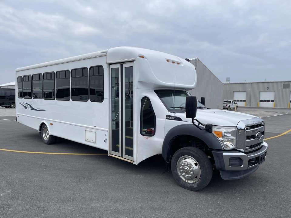 2016 Ford F550 Starcraft Shuttle Bus - Image 1