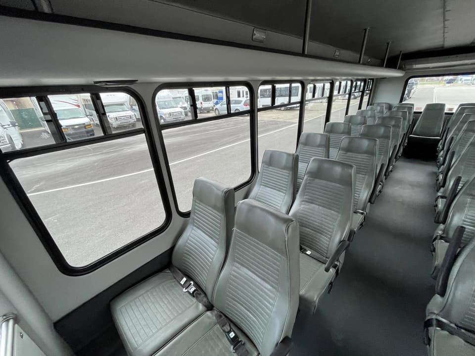 2016 Ford F550 Starcraft Shuttle Bus - Image 10
