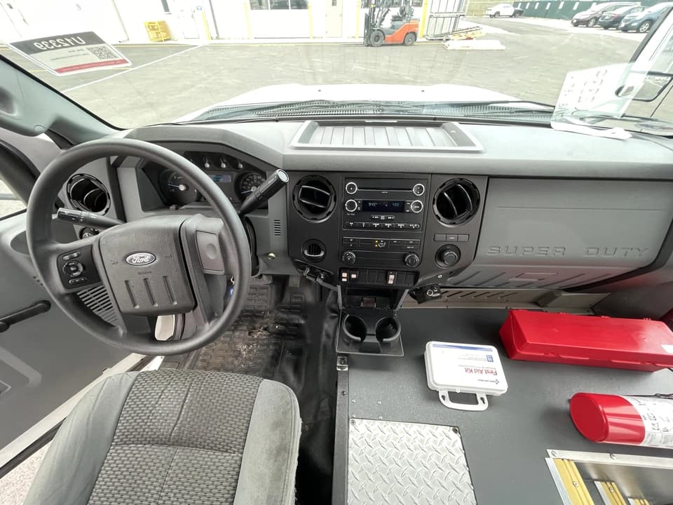 2016 Ford F550 Starcraft Shuttle Bus - Image 12