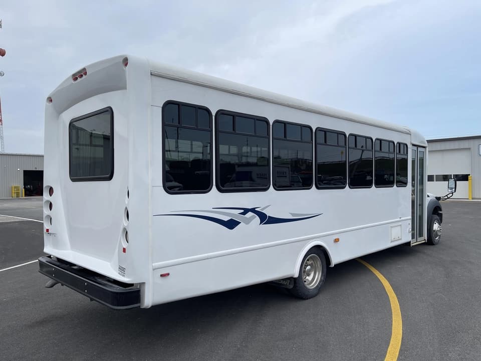 2016 Ford F550 Starcraft Shuttle Bus - Image 3