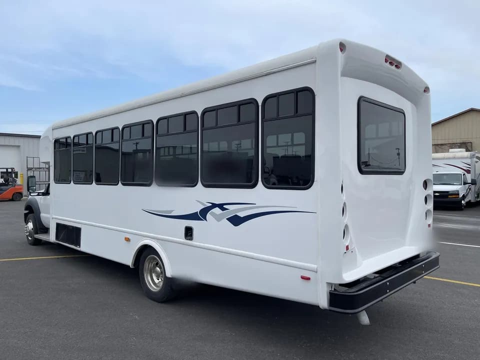 2016 Ford F550 Starcraft Shuttle Bus - Image 4