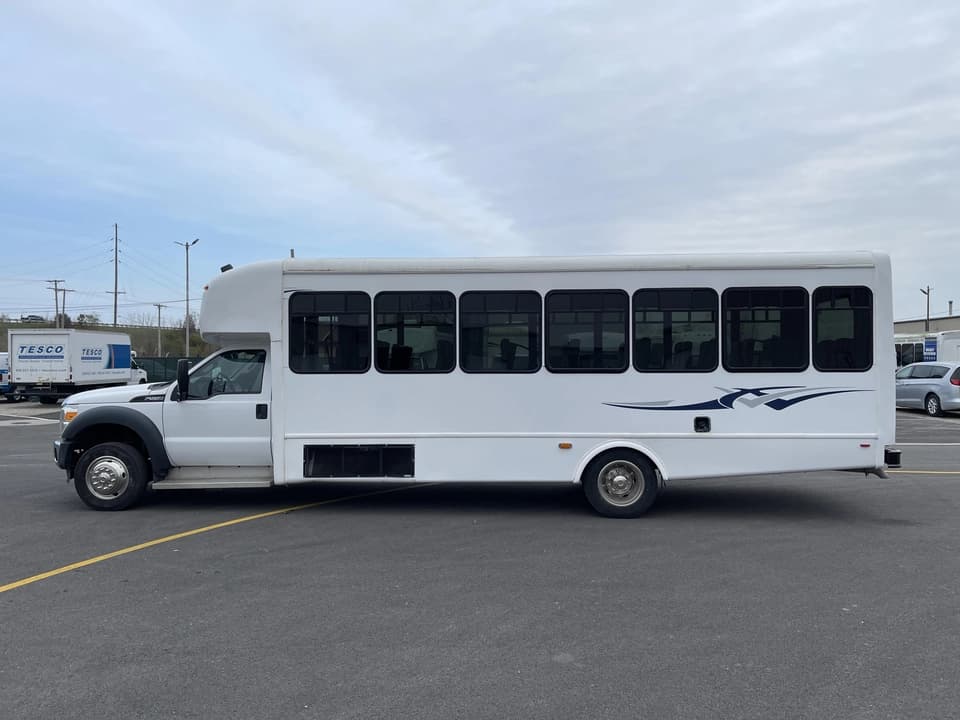 2016 Ford F550 Starcraft Shuttle Bus - Image 5