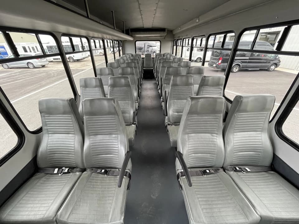 2016 Ford F550 Starcraft Shuttle Bus - Image 8