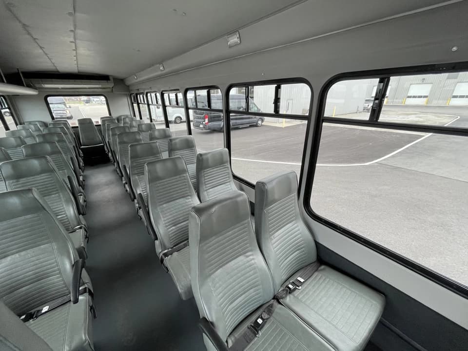 2016 Ford F550 Starcraft Shuttle Bus - Image 9