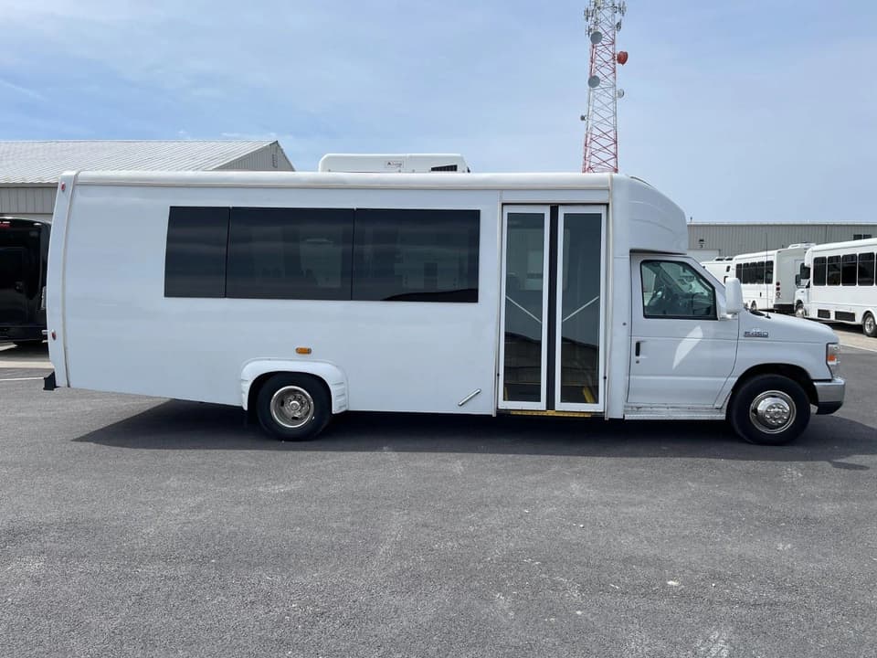 2017 Ford E450 KSIR Shuttle Bus - Image 2