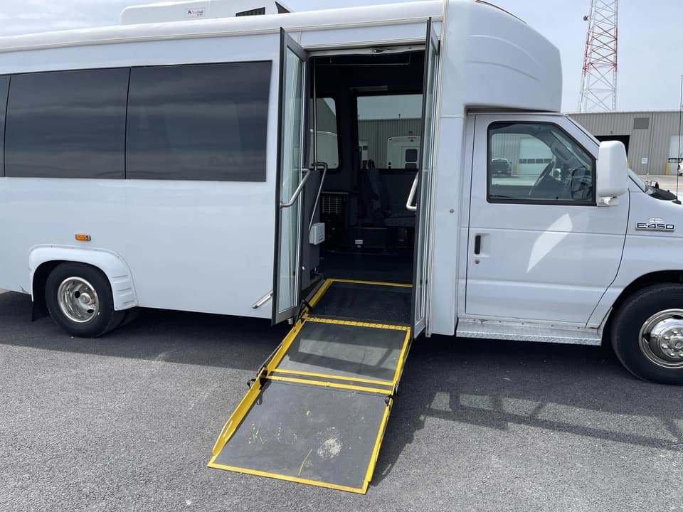 2017 Ford E450 KSIR Shuttle Bus - Image 3