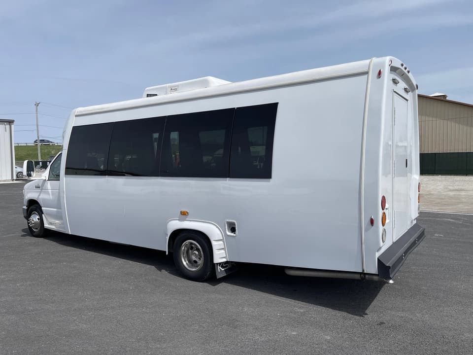 2017 Ford E450 KSIR Shuttle Bus - Image 7