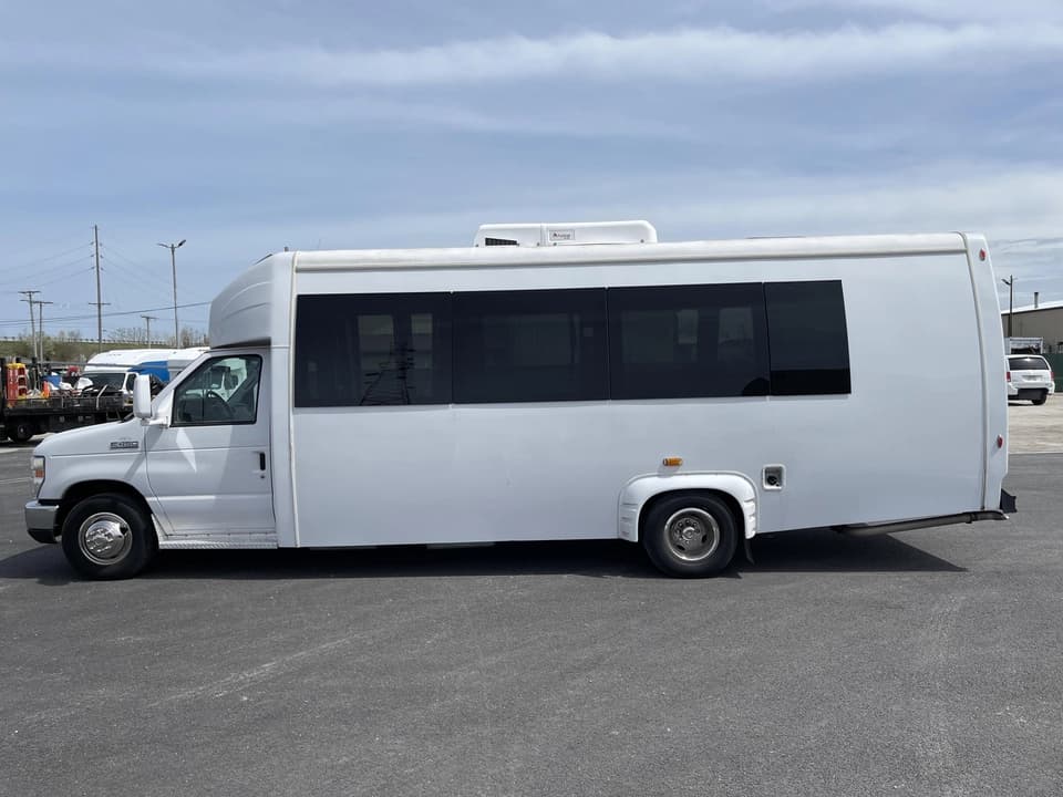 2017 Ford E450 KSIR Shuttle Bus - Image 8