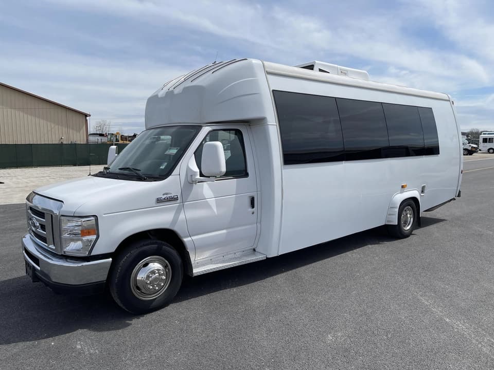 2017 Ford E450 KSIR Shuttle Bus - Image 9
