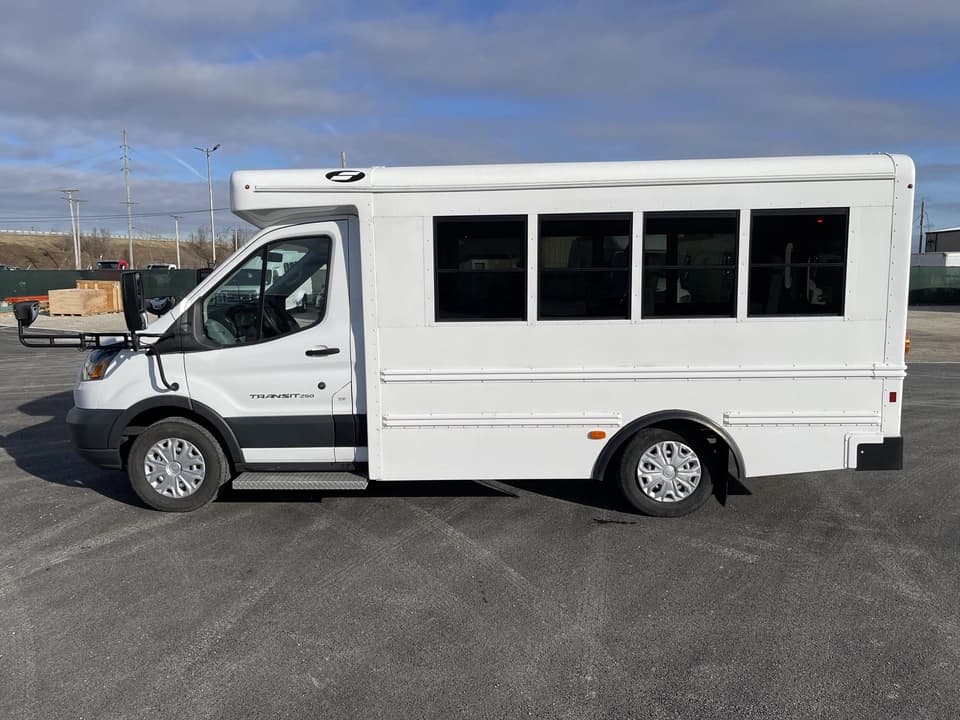 2018 Ford Transit 250 Starcraft Shuttle Bus - Image 6