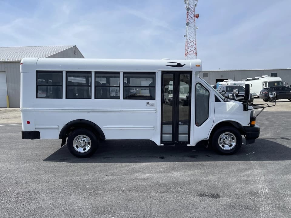 2018 Chevrolet Express 3500 Girardin - Image 2