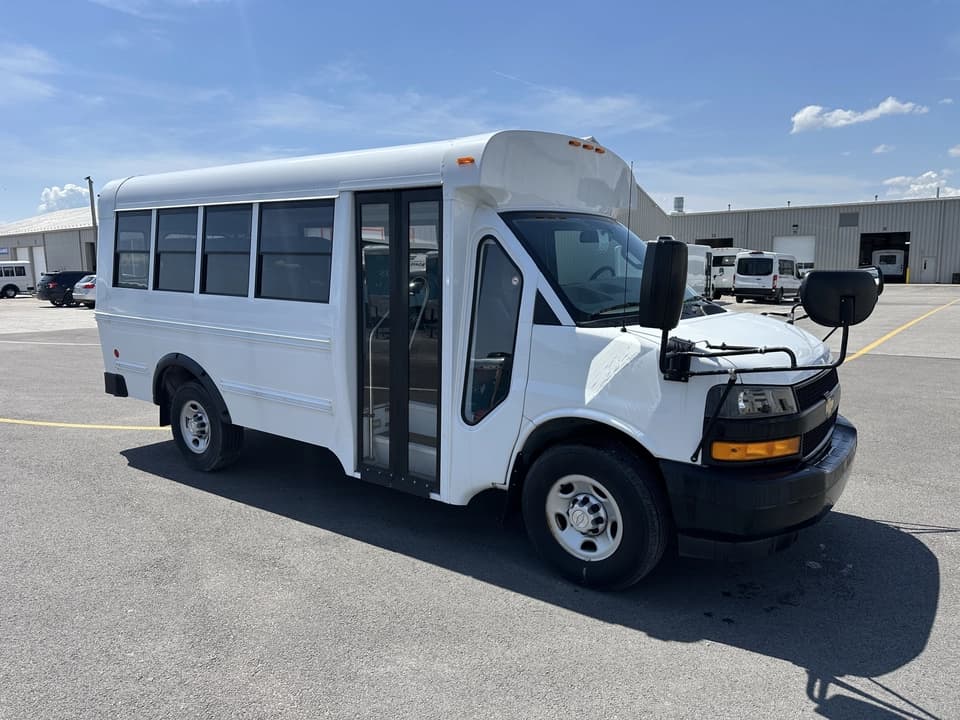 2019 Chevy Express 3500 Girardin - Image 1