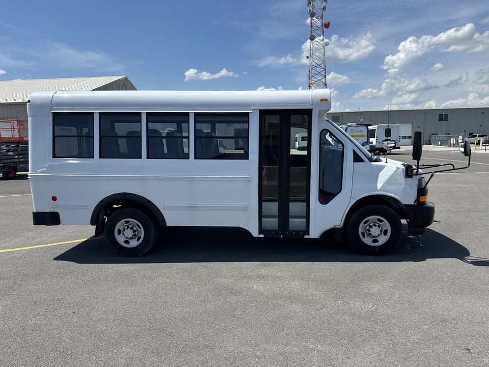 2019 Chevy Express 3500 Girardin - Image 2