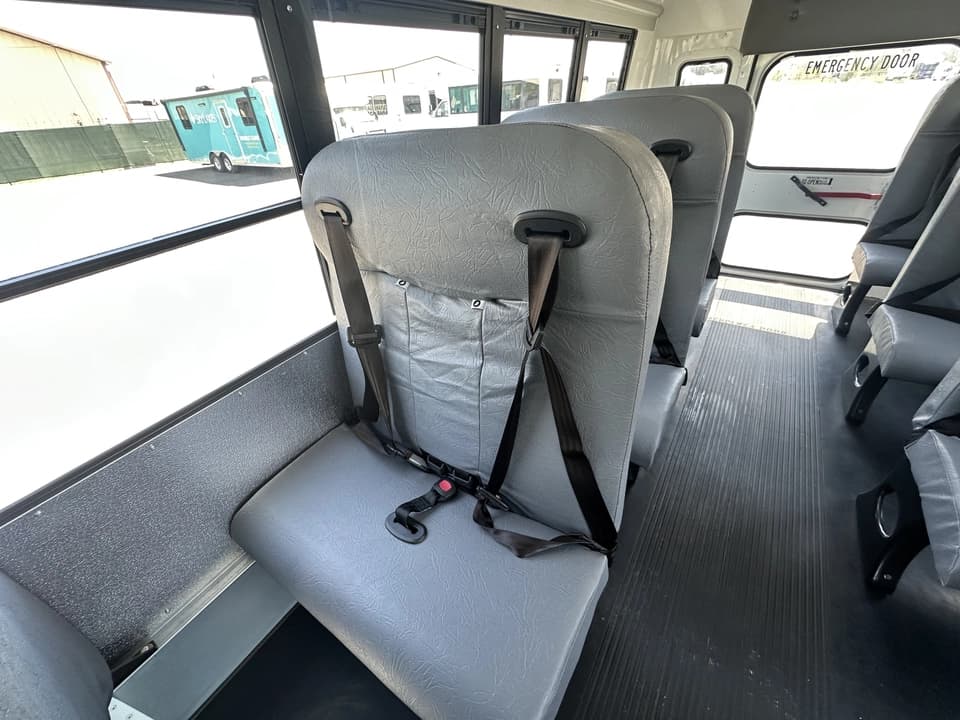 2019 Chevy Express 3500 Girardin - Image 9