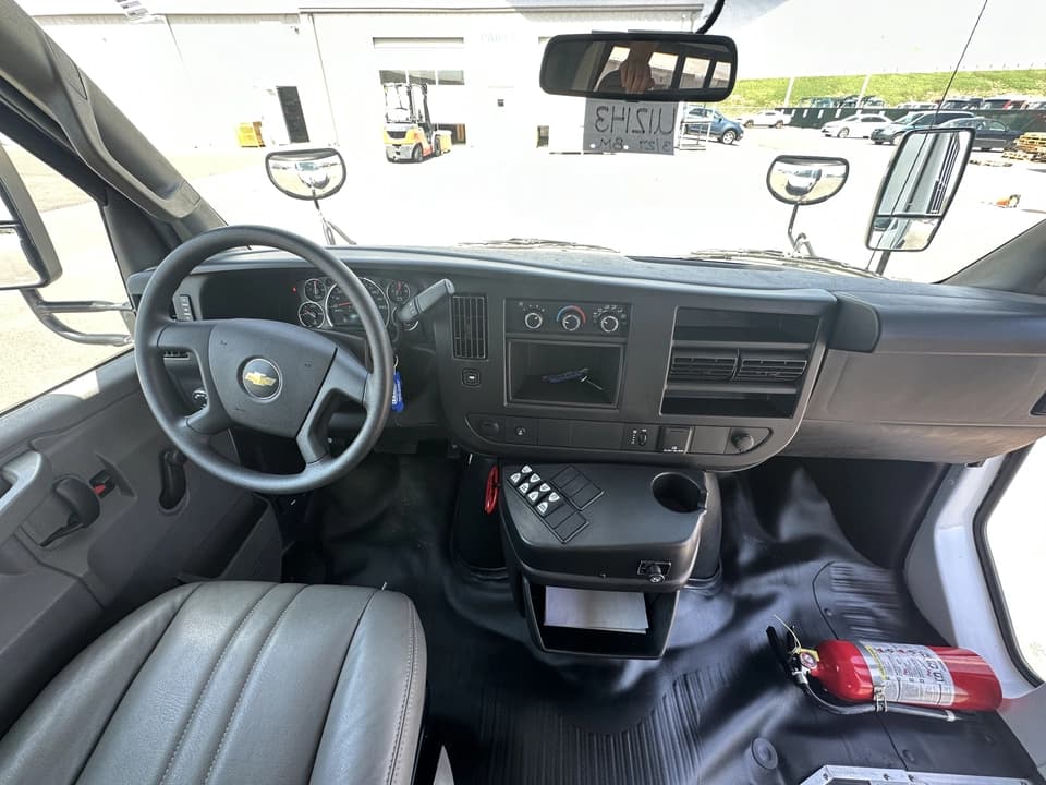 2019 Chevy Express 3500 Girardin - Image 11