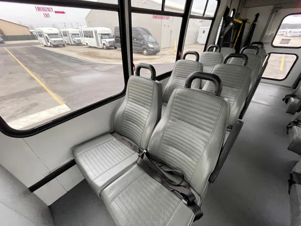 2019 Ford E450 Elkhart Coach - Image 10