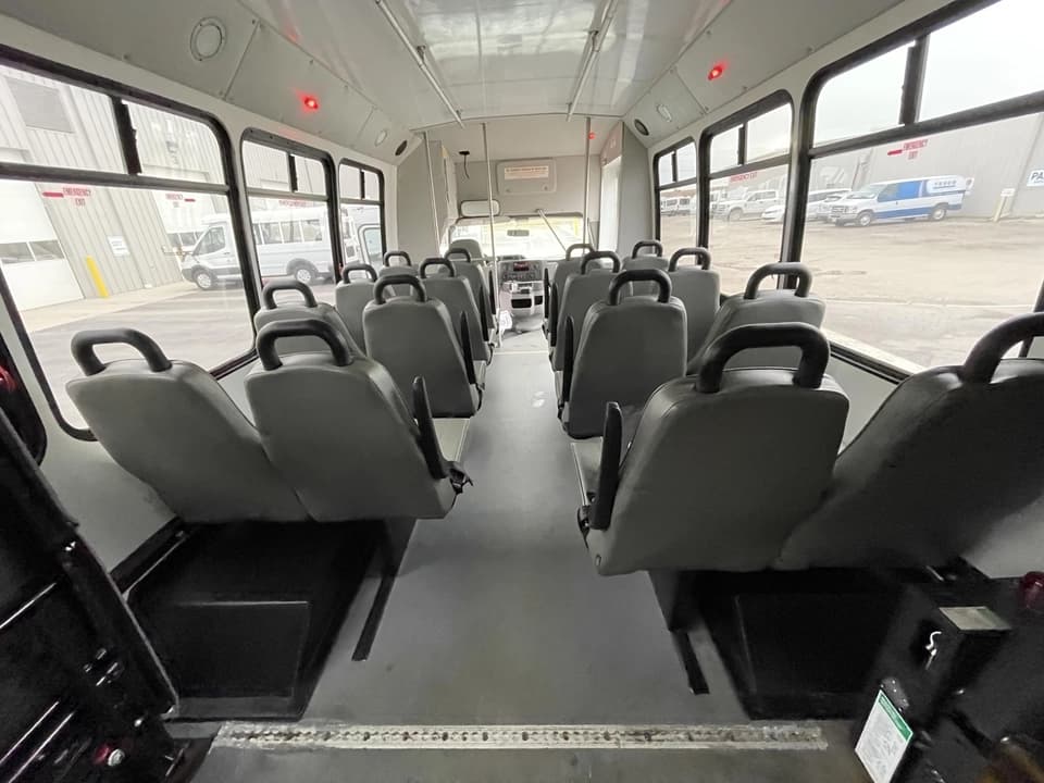 2019 Ford E450 Elkhart Coach - Image 12