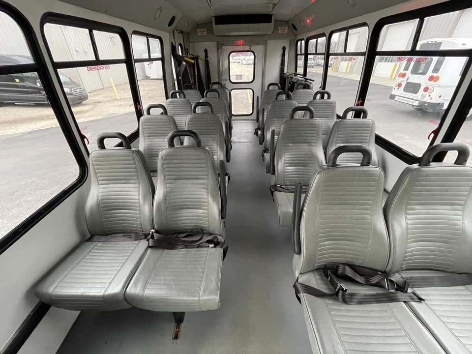 2019 Ford E450 Elkhart Coach - Image 8