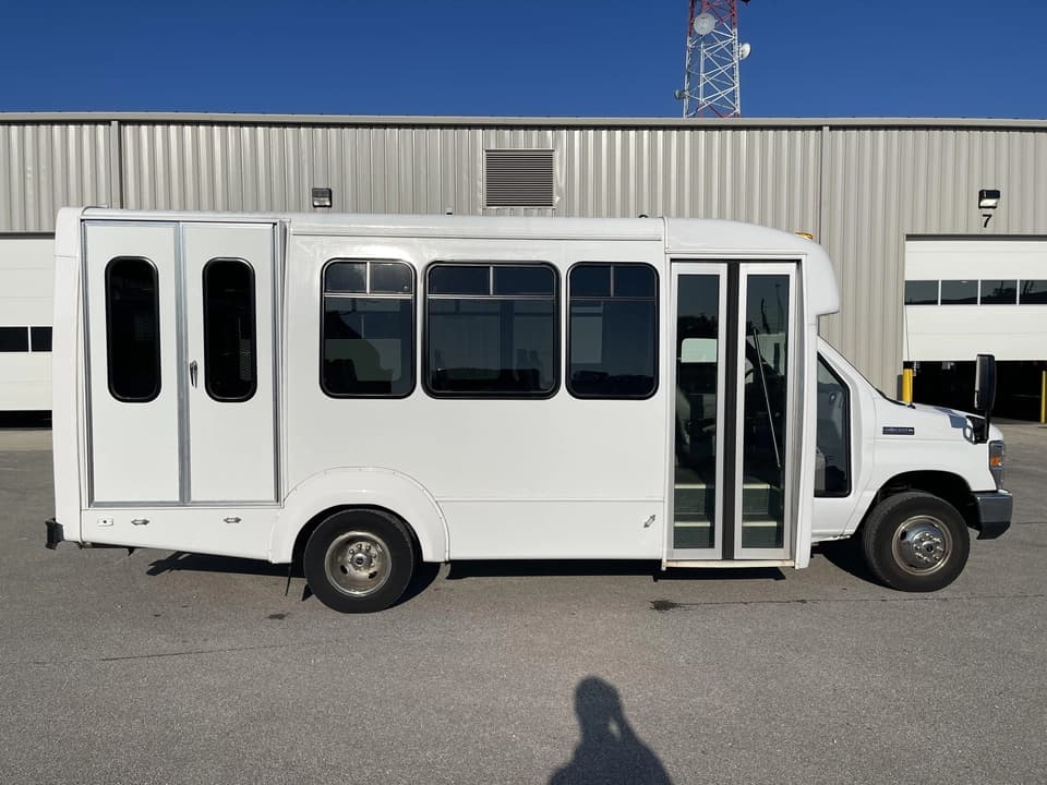 2019 Ford E350 Elkhart Coach Shuttle Bus - Image 2