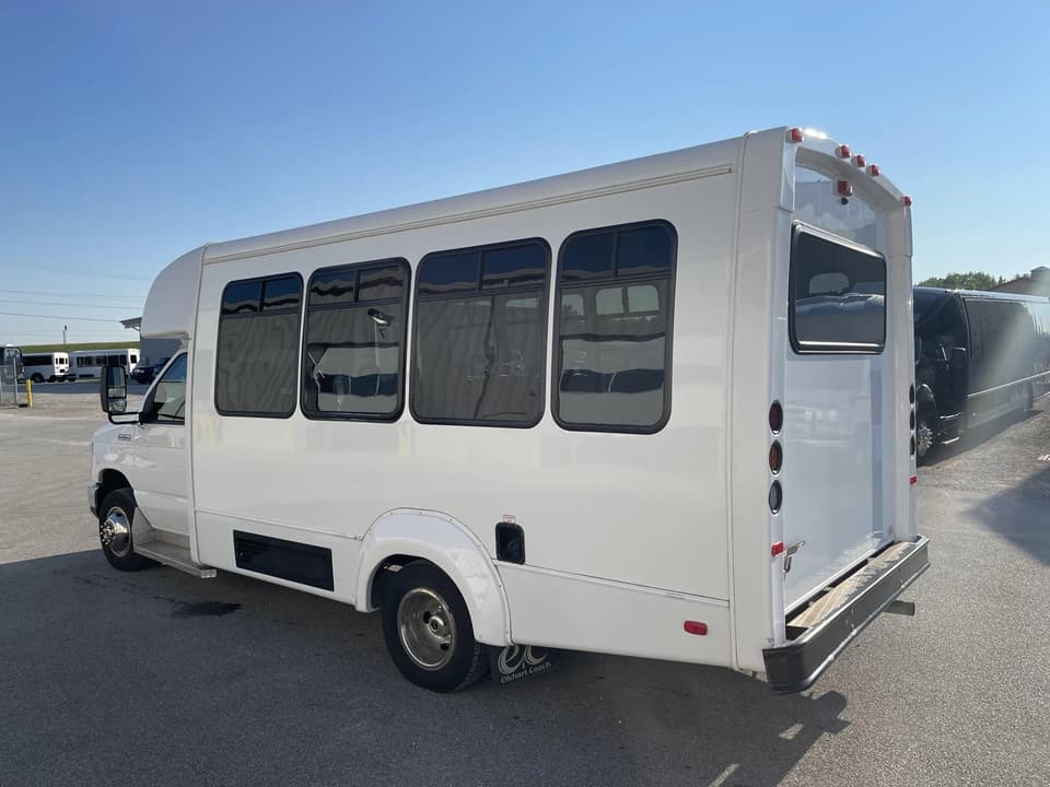 2019 Ford E350 Elkhart Coach Shuttle Bus - Image 6