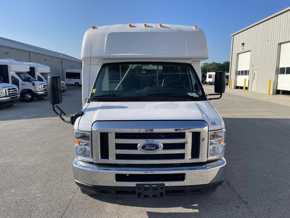 2019 Ford E350 Elkhart Coach Shuttle Bus - Image 9