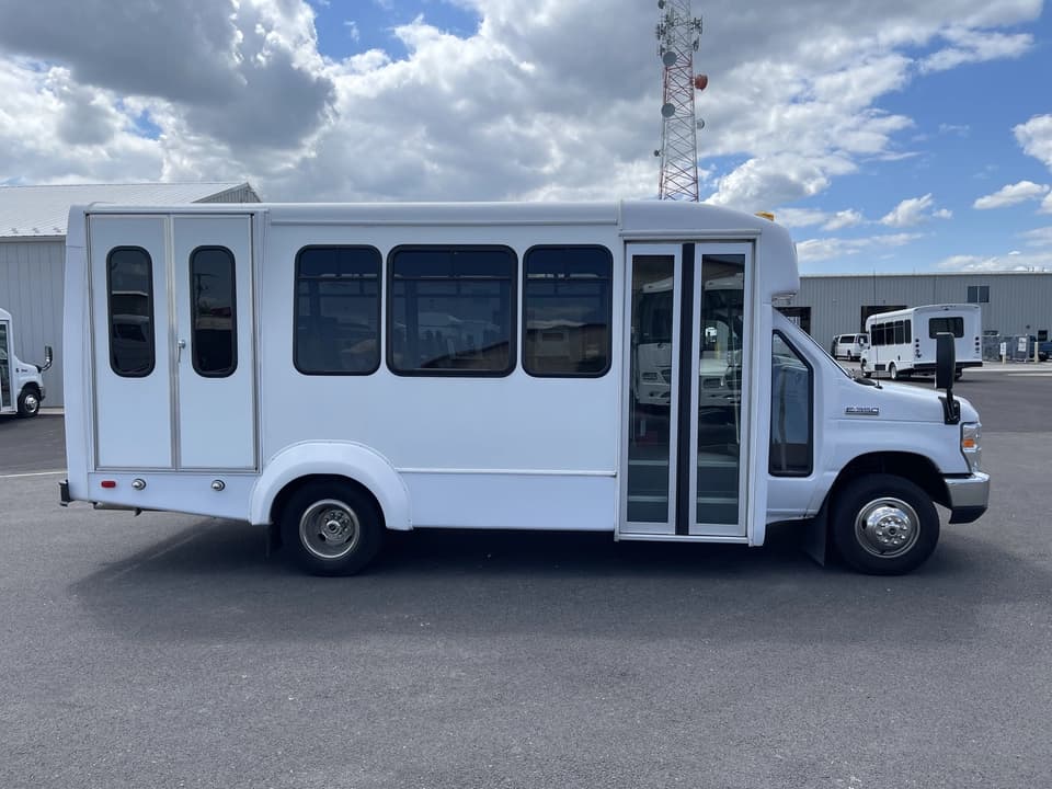 2019 Ford E350 Elkhart Coach Shuttle Bus - Image 2